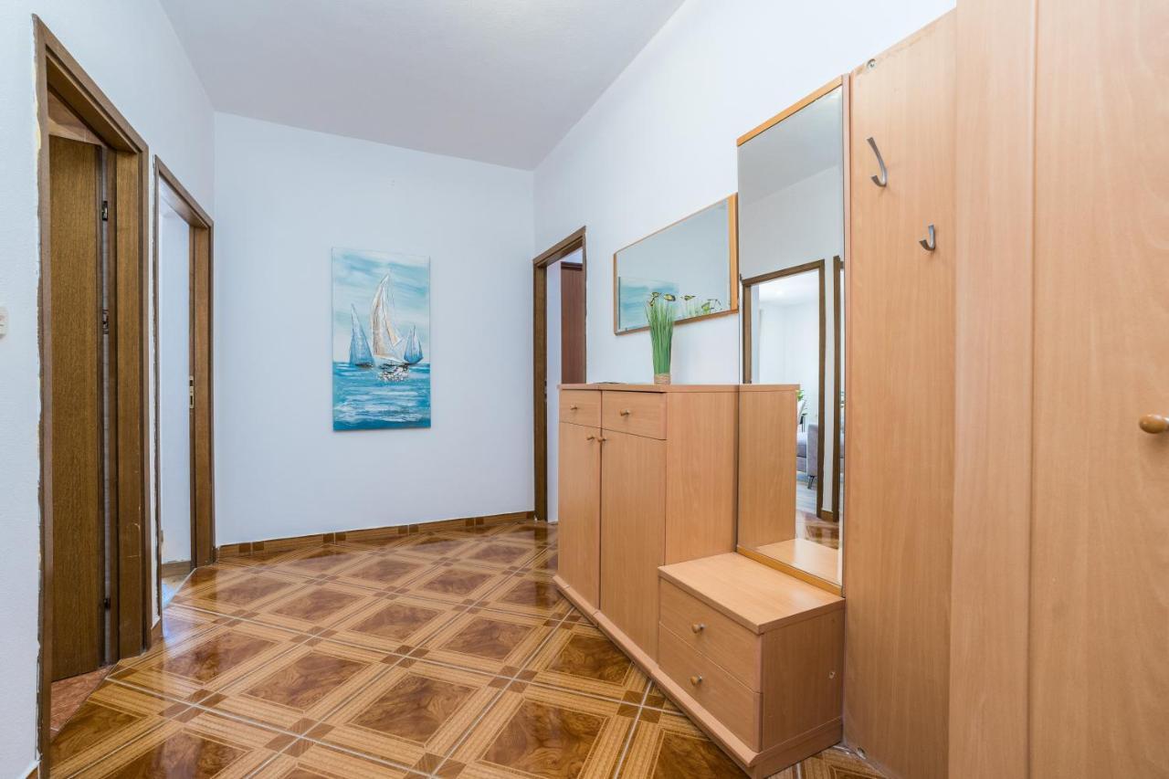 Apartmani Tomeri Starigrad Paklenica Exterior photo