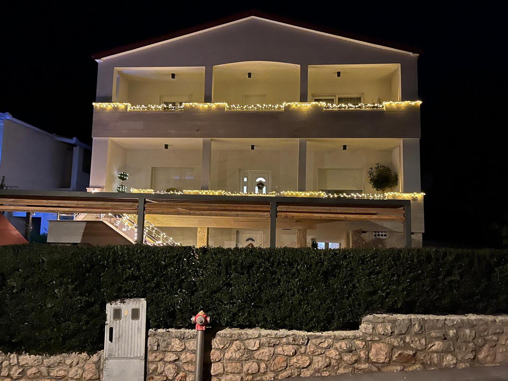 Apartmani Tomeri Starigrad Paklenica Exterior photo