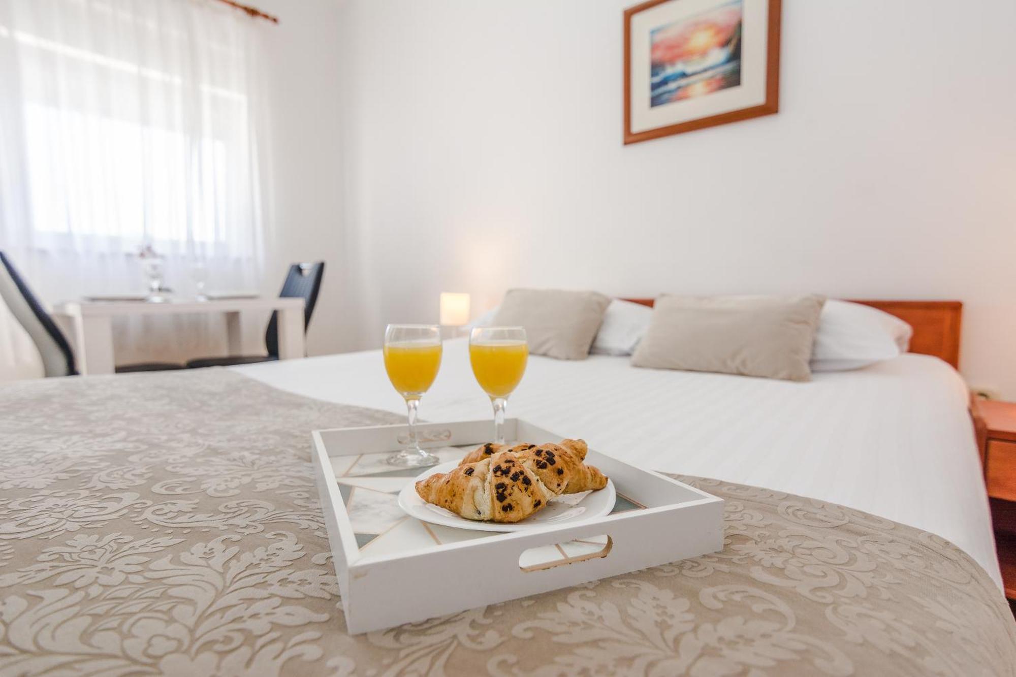 Apartmani Tomeri Starigrad Paklenica Exterior photo