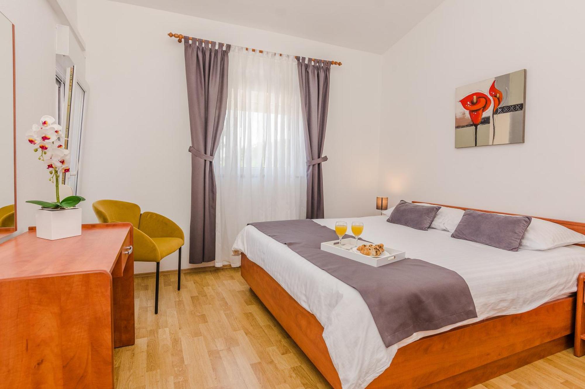 Apartmani Tomeri Starigrad Paklenica Exterior photo
